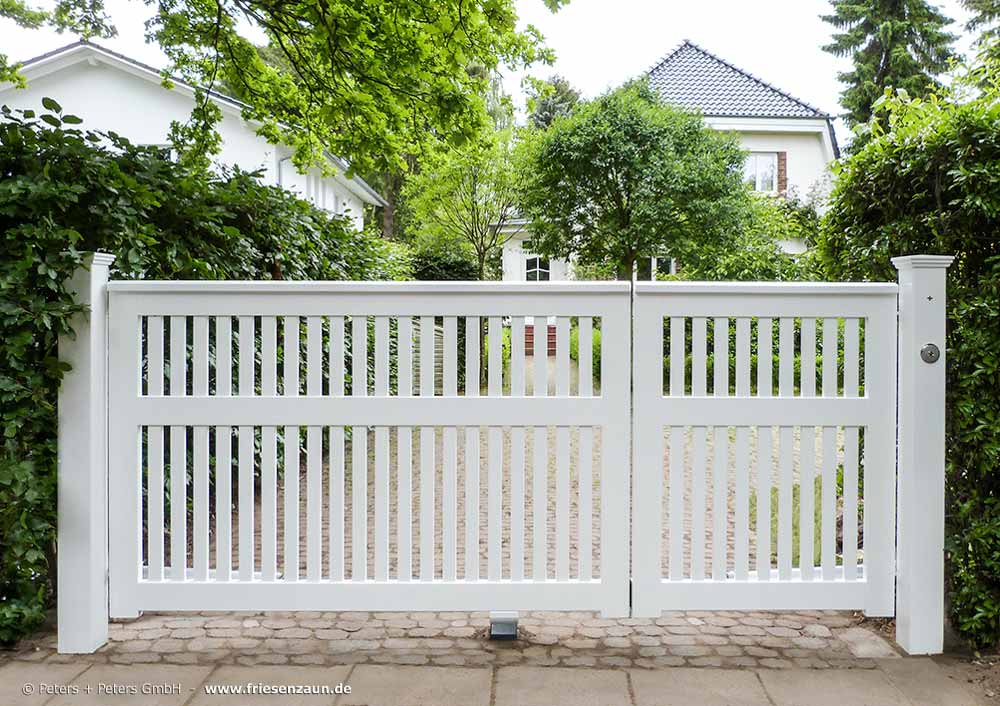 Anspruchsvolle Sichtschutztore. Asymmetrische Aufteilung 2/3 zu 1/3  - Wenn das Gartentor nicht zu breit und voluminös werden soll.