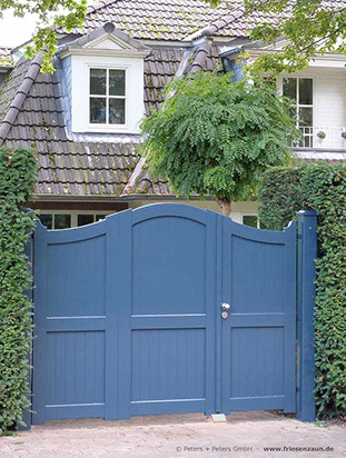 Gartentore in über 200 Farbtönen - Blickdichte Sichtschutztore schützen Ihr Haus von unerwünschtem Zutritt und Einblick. Große Fotogalerie.