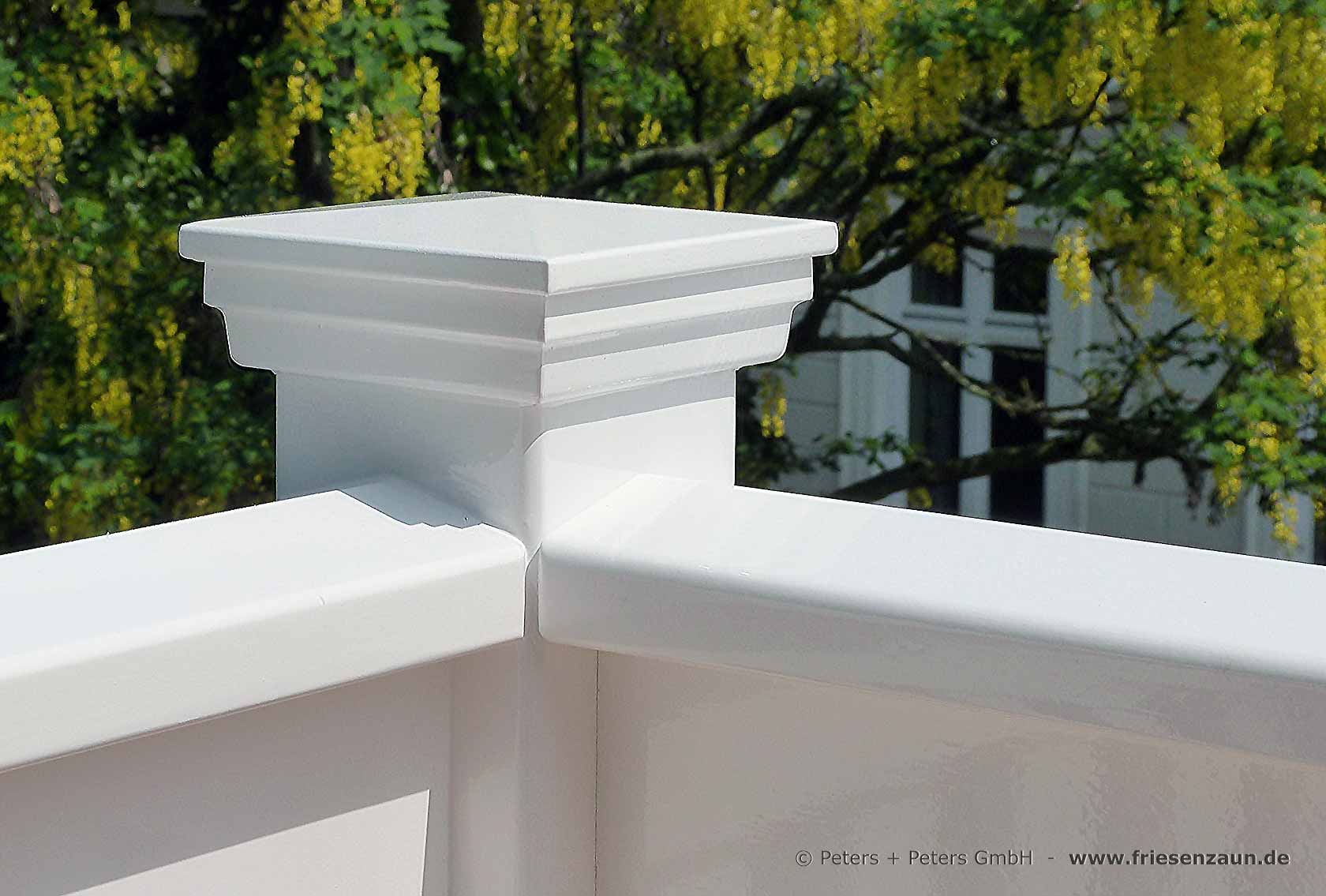 Qualität bis in das kleinste Detail - Weiße Balkongeländer aus wertvollem Hartholz - 25 Jahre Garantie - Weißer Handlauf mit Abdeckung Klassik