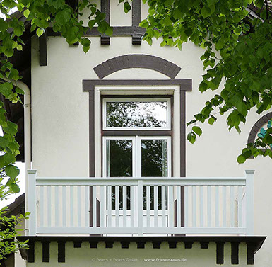 Balkongeländer - Weißes Balkongeländer - renovierte Villa - Maßanfertigung mit 25 Jahren Garantie