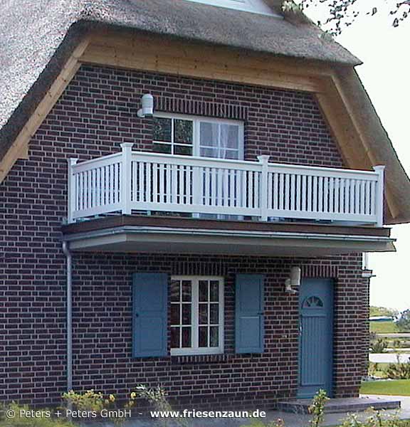 Balkongeländer Hartholz weiß  - Holzgeländer aus ODUM-IROKO Hartholz - Maßanfertigung mit 25 Jahren Garantie.