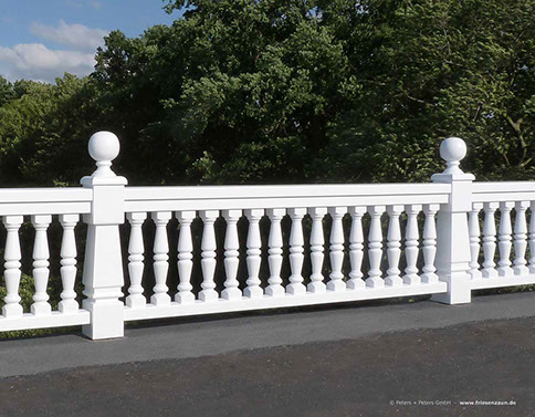 Terrassenzaun - Terrassengeländer weiß lackiert - Premium Tischlerqualität direkt vom Hersteller.