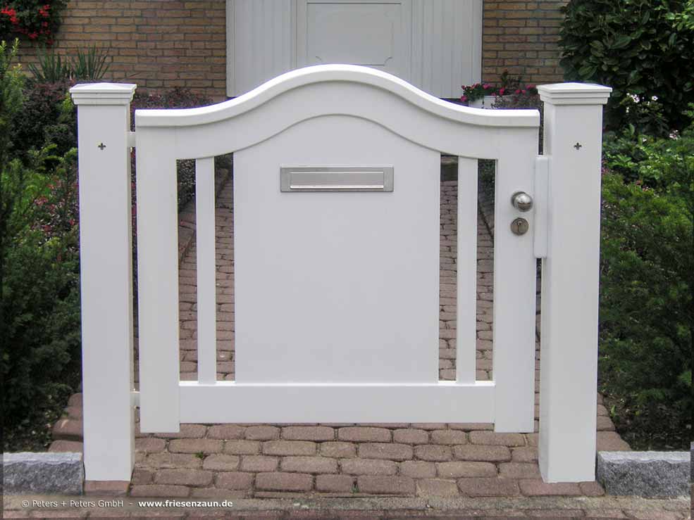 Eine schöne und praktische Lösung - Einzeltor holzpforte Schleswig mit integriertem Briefkasten im Torflügel - Ausführung Edelstahl rostfrei.