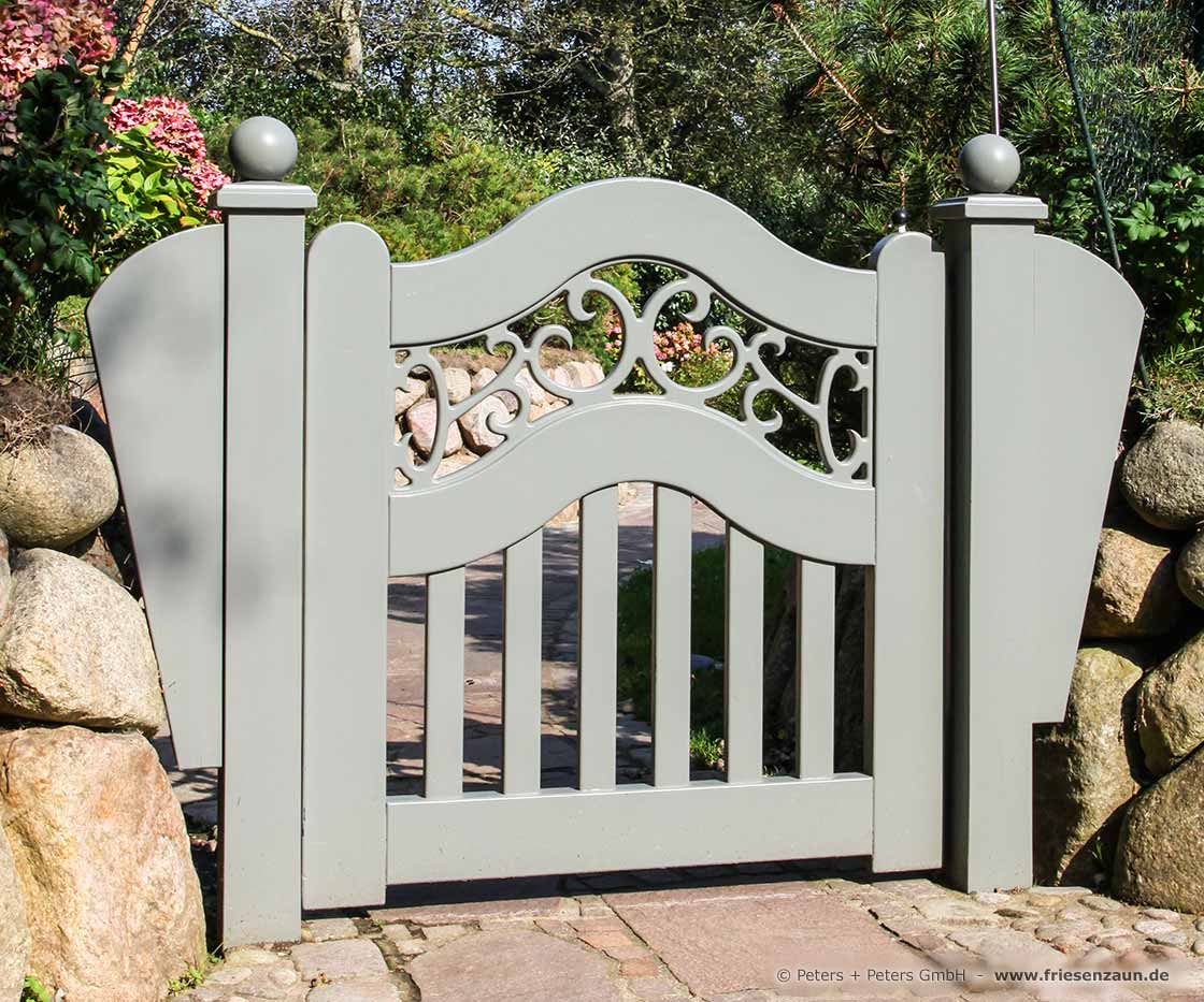 Gartentor im Sylter Friesenstil - Holztor FRIESLAND - Hartholz weiß oder farbig lackiert - Einfahrtstore von Peters + Peters.