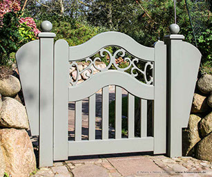 Gartentor im Sylter Friesenstil - Holztor FRIESLAND - Hartholz weiß oder farbig lackiert - Einfahrtstore von Peters + Peters.