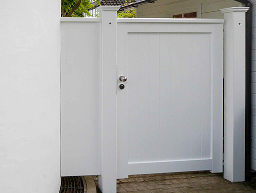 Gartentor BERGSTEDT - Weiße Holztore nach Maß gefertigt - Gartentore in mehr als 200 RAL-Farben.