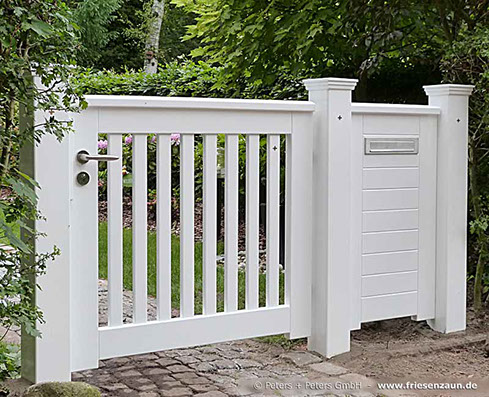 Holztür Garten Modell  OHLAND - Weiße Gartentore aus wertvollem ODUM-IROKO Hartholz nach Maß gefertigt - Briefkasten und Zubehör aus Edelstahl.