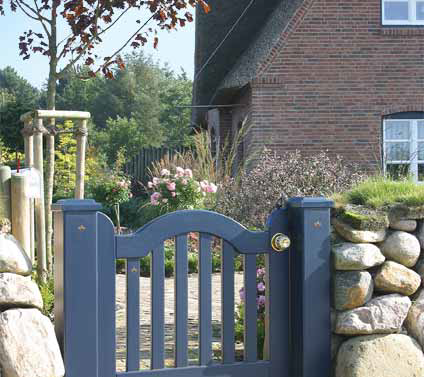 Gartentor BERGSTEDT - Weiße Holztore nach Maß gefertigt - Gartentore in mehr als 200 RAL-Farben.