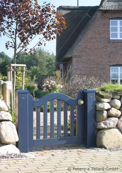 Gartentor BERGSTEDT - Weiße Holztore nach Maß gefertigt - Gartentore in mehr als 200 RAL-Farben.