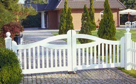Gartentor BERGSTEDT - Weiße Holztore nach Maß gefertigt - Gartentore in mehr als 200 RAL-Farben.