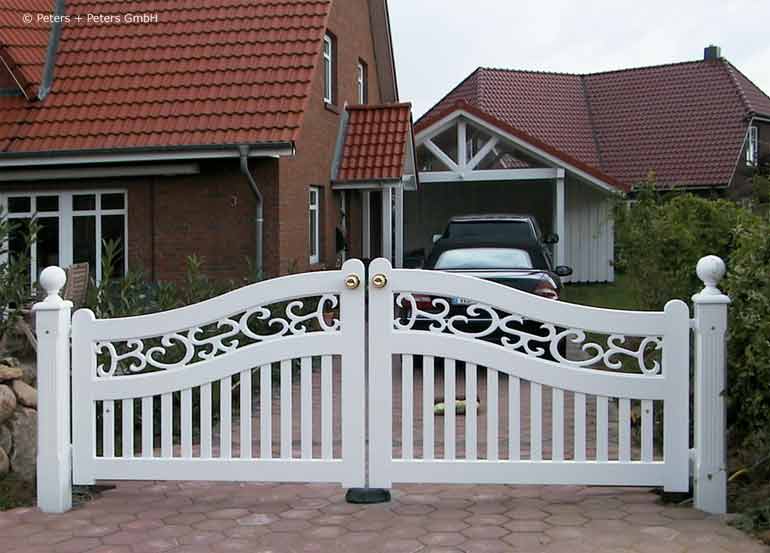 Gartentor im Sylter Friesenstil - Holztor FRIESLAND - Hartholz weiß oder farbig lackiert - Einfahrtstore von Peters + Peters.