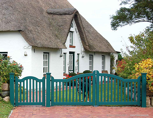 Gartentor BERGSTEDT - Weiße Holztore nach Maß gefertigt - Gartentore in mehr als 200 RAL-Farben.