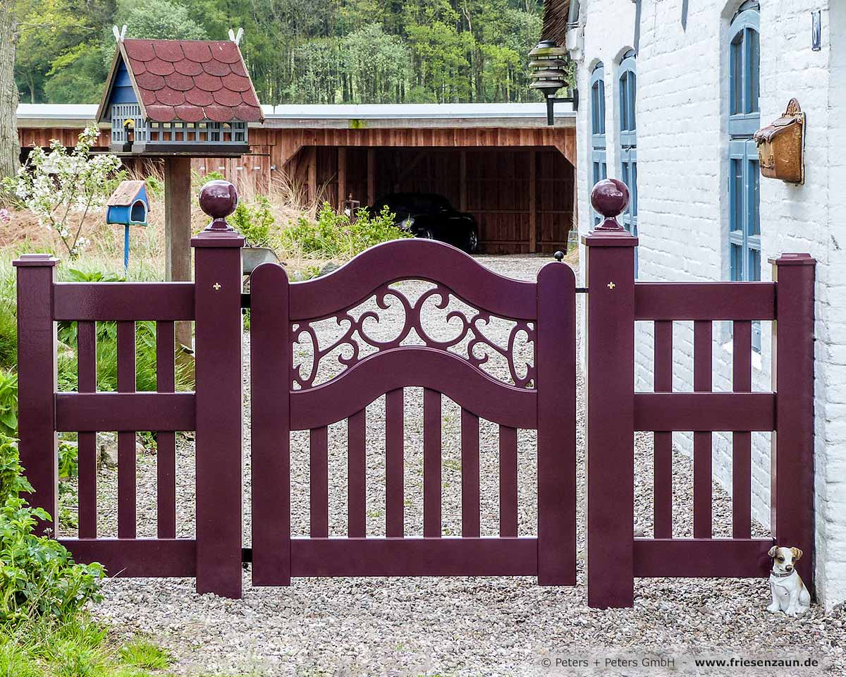 Gartentor im Sylter Friesenstil - Holztor FRIESLAND - Hartholz weiß oder farbig lackiert - Einfahrtstore von Peters + Peters.