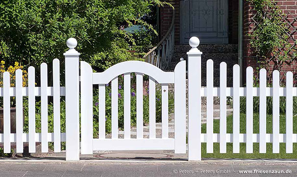 Gartentor BERGSTEDT - Weiße Holztore nach Maß gefertigt - Gartentore in mehr als 200 RAL-Farben.