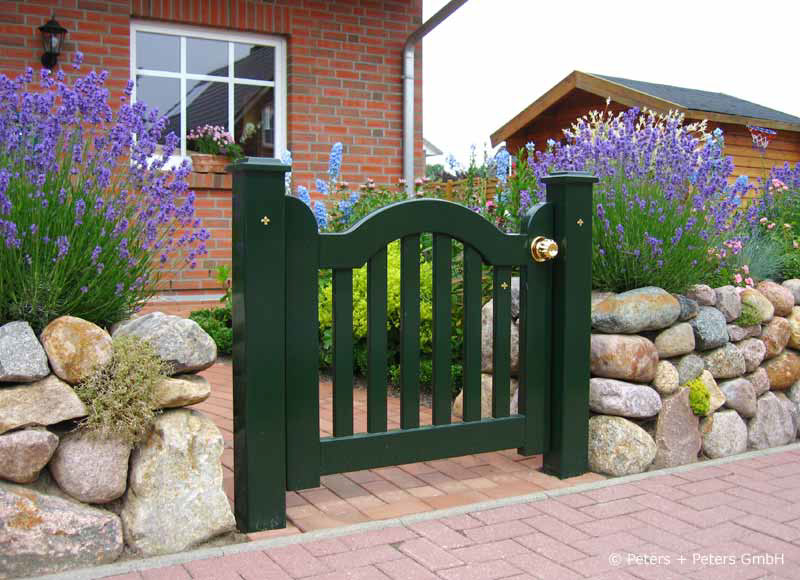 Gartentor BERGSTEDT - Weiße Holztore nach Maß gefertigt - Gartentore in mehr als 200 RAL-Farben.