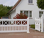 Exklusive Gartentore mit dekorativen Kreuzen - Holztor ALT-HAMBURG aus ODUM-IROKO Hartholz - zum vergrößern klicken !