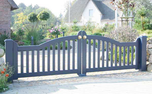 Gartentor BERGSTEDT - Weiße Holztore nach Maß gefertigt - Gartentore in mehr als 200 RAL-Farben.