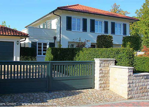 Individuelle Gartentor - Holztore aus wertvollem Hartholz - Qualität mit 25 Jahren Garantie.