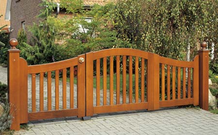 Holz in seiner schönsten Form - Gartentor Kortenland aus ODUM-IROKO Hartholz