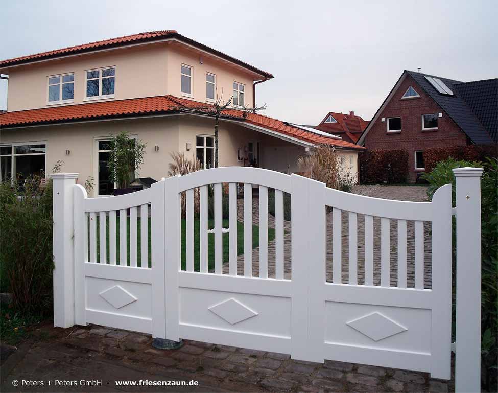 Asymmetrisches Gartentor KORTENLAND - weiß lackiertes Hartholz - 25 Jahre Garantie.