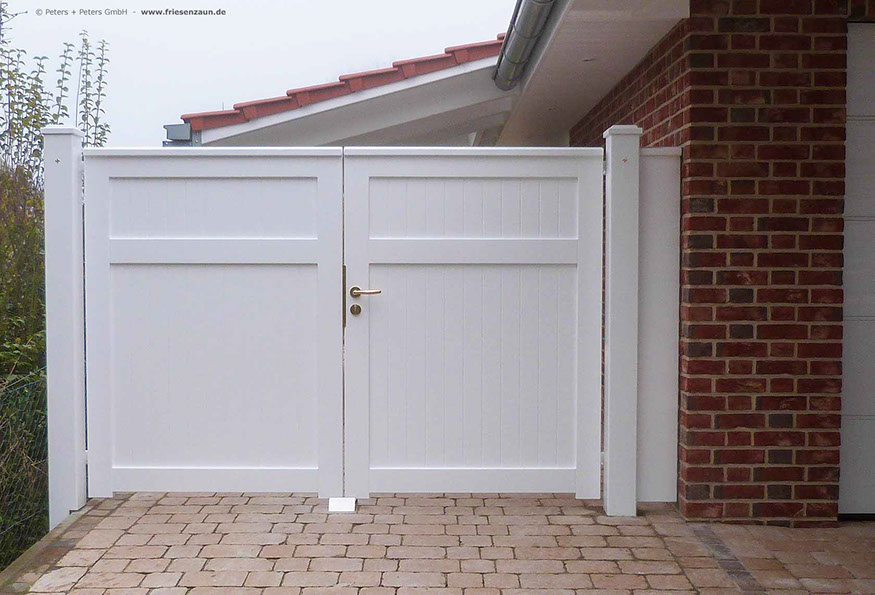 Passgenaues Gartentor OHLAND mit seitlichem Abschluß zur Hauswand