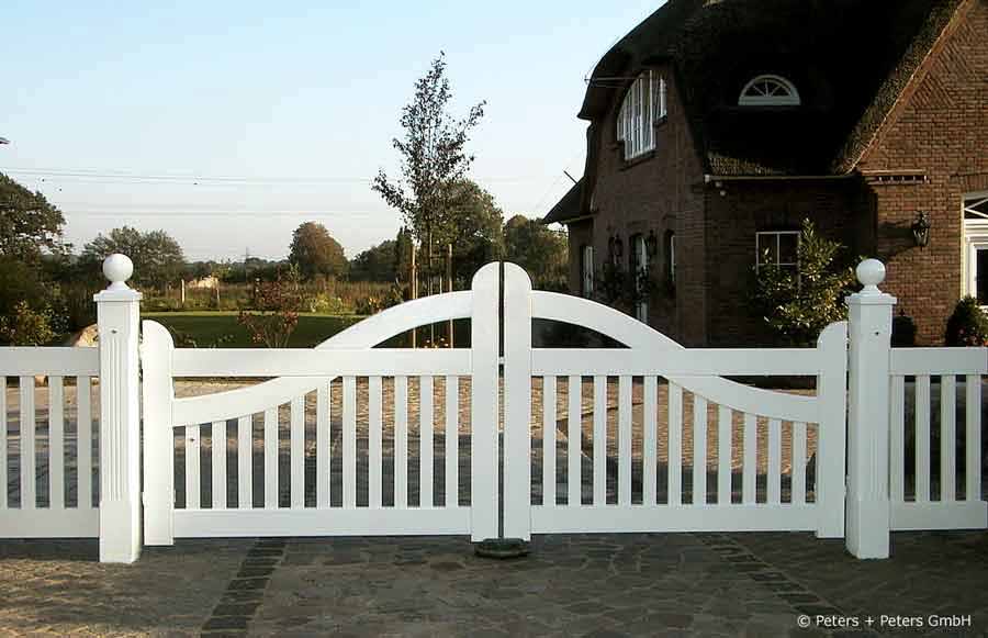 Orignal Sylter Friesentor LUXUS - Sylter Holztore von Peters + Peters erkennen Sie an der Goldenen Lilie.