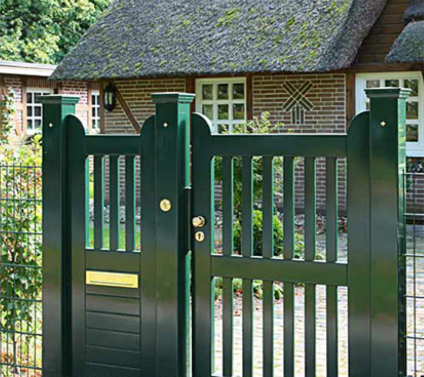 Einzeltor grün - Höhe 200 cm - Holztür Garten mit Briefkasten und Klingel.