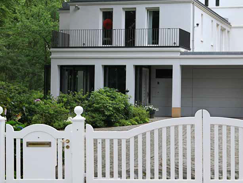 Gartentor BERGSTEDT - Weiße Holztore nach Maß gefertigt - Gartentore in mehr als 200 RAL-Farben.