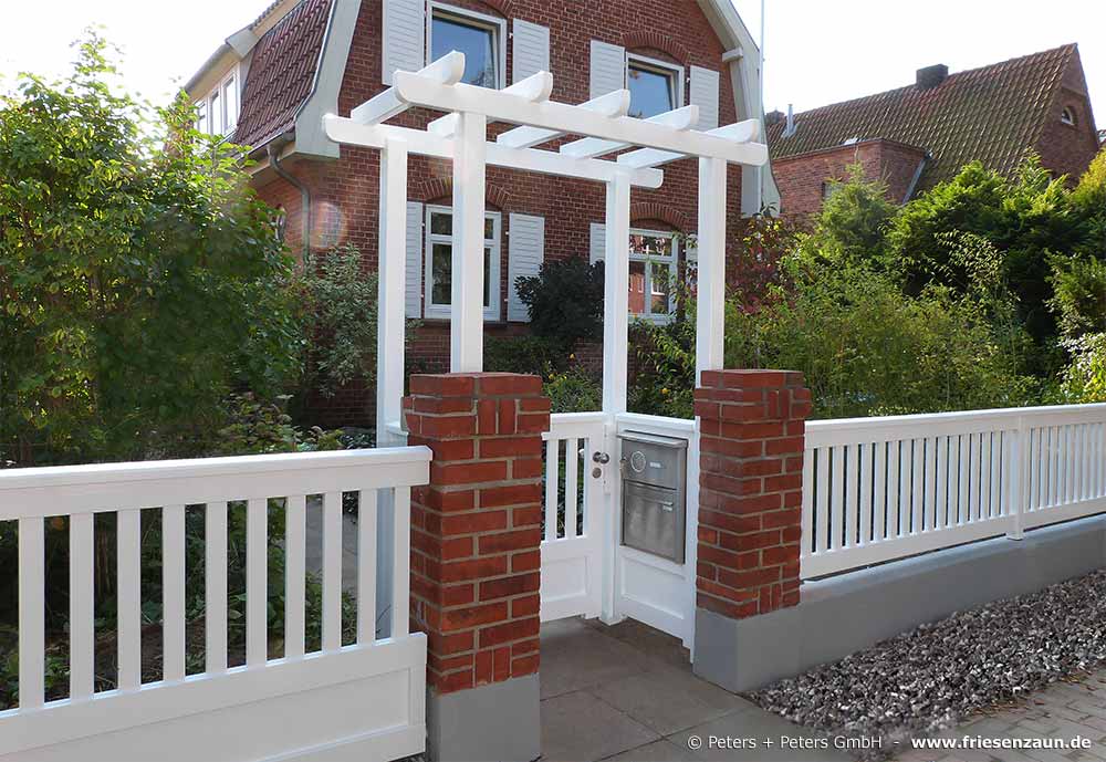 Individuelle Gartentor - Holztore aus wertvollem Hartholz - Qualität mit 25 Jahren Garantie.