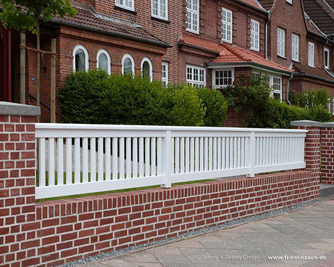 Original Sylter Friesenzaun - Weißer Gartenzaun aus wertvollem ODUM IROKO Hartholz - Anfertigung nach Maß von Peters + Peters