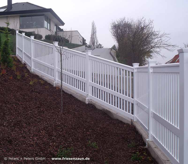 Original Sylter Friesenzaun - Weißer Gartenzaun aus wertvollem ODUM IROKO Hartholz - Anfertigung nach Maß von Peters + Peters