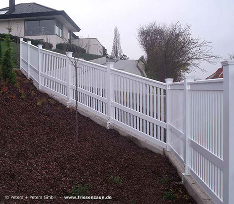 Original Sylter Friesenzaun - Weißer Gartenzaun aus wertvollem ODUM IROKO Hartholz - Anfertigung nach Maß von Peters + Peters