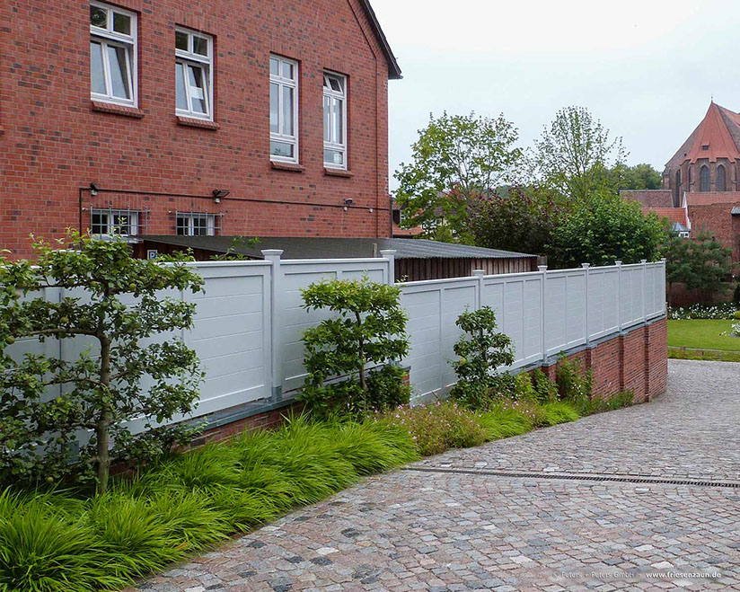 Terrassenzaun - Terrassengeländer weiß lackiert - Premium Tischlerqualität direkt vom Hersteller.