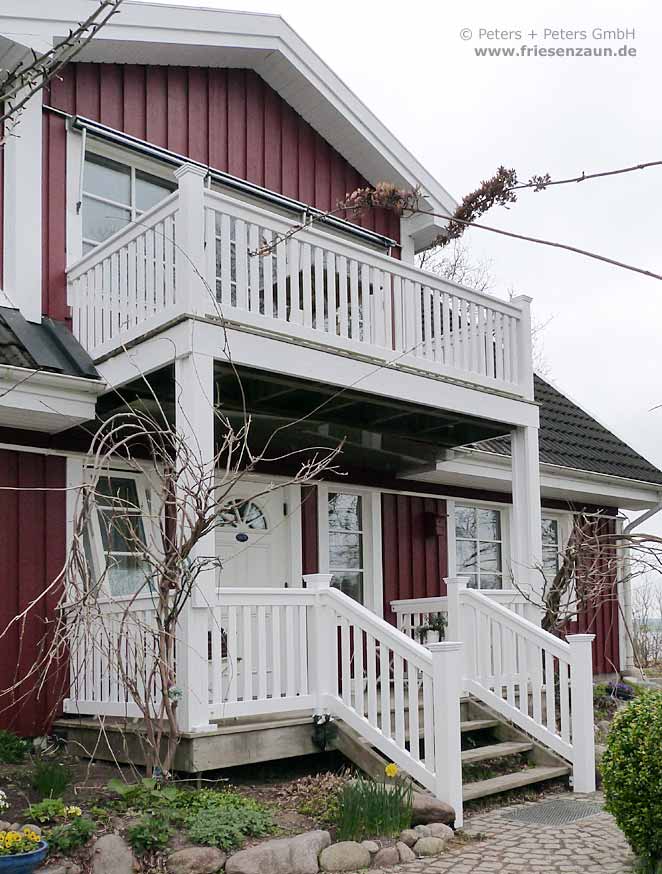 Balkongeländer + Treppengeländer - Wertvollem Hartholz dauerhaft weiß lackiert - Maßanfertigung mit 25 Jahren Garantie.