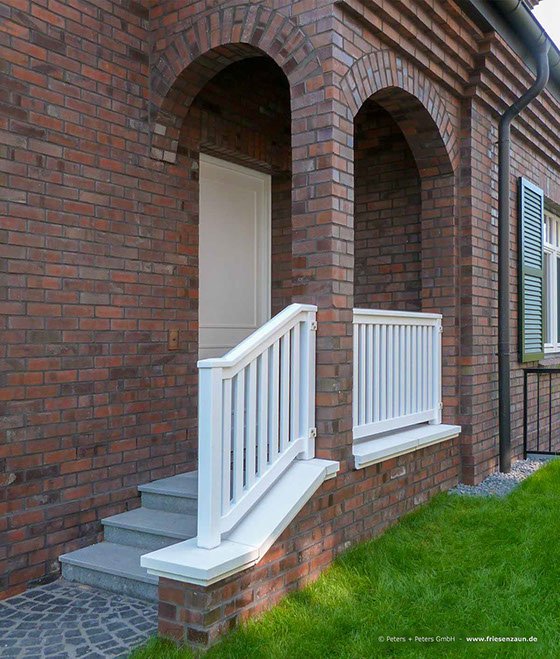 Terrassenzaun - Terrassengeländer weiß lackiert - Premium Tischlerqualität direkt vom Hersteller.