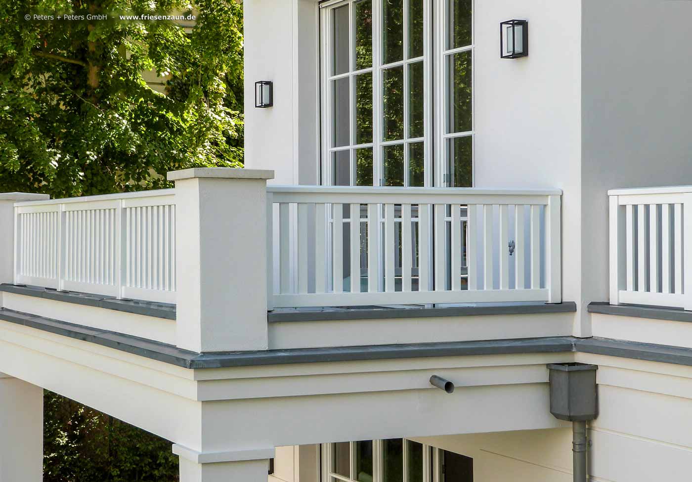 Terrassenzaun - Terrassengeländer weiß lackiert - Premium Tischlerqualität direkt vom Hersteller.