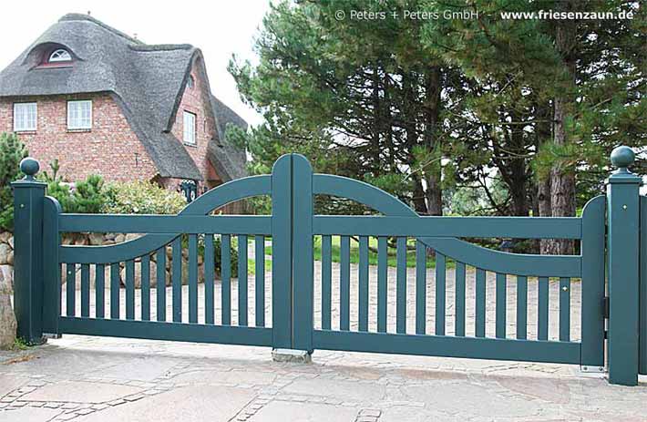 Grünes Friesentor LUXUS - Sylter Gartentore aus wertvollem Hartholz  - Echte Friesentore werden nach Maß gefertigt.