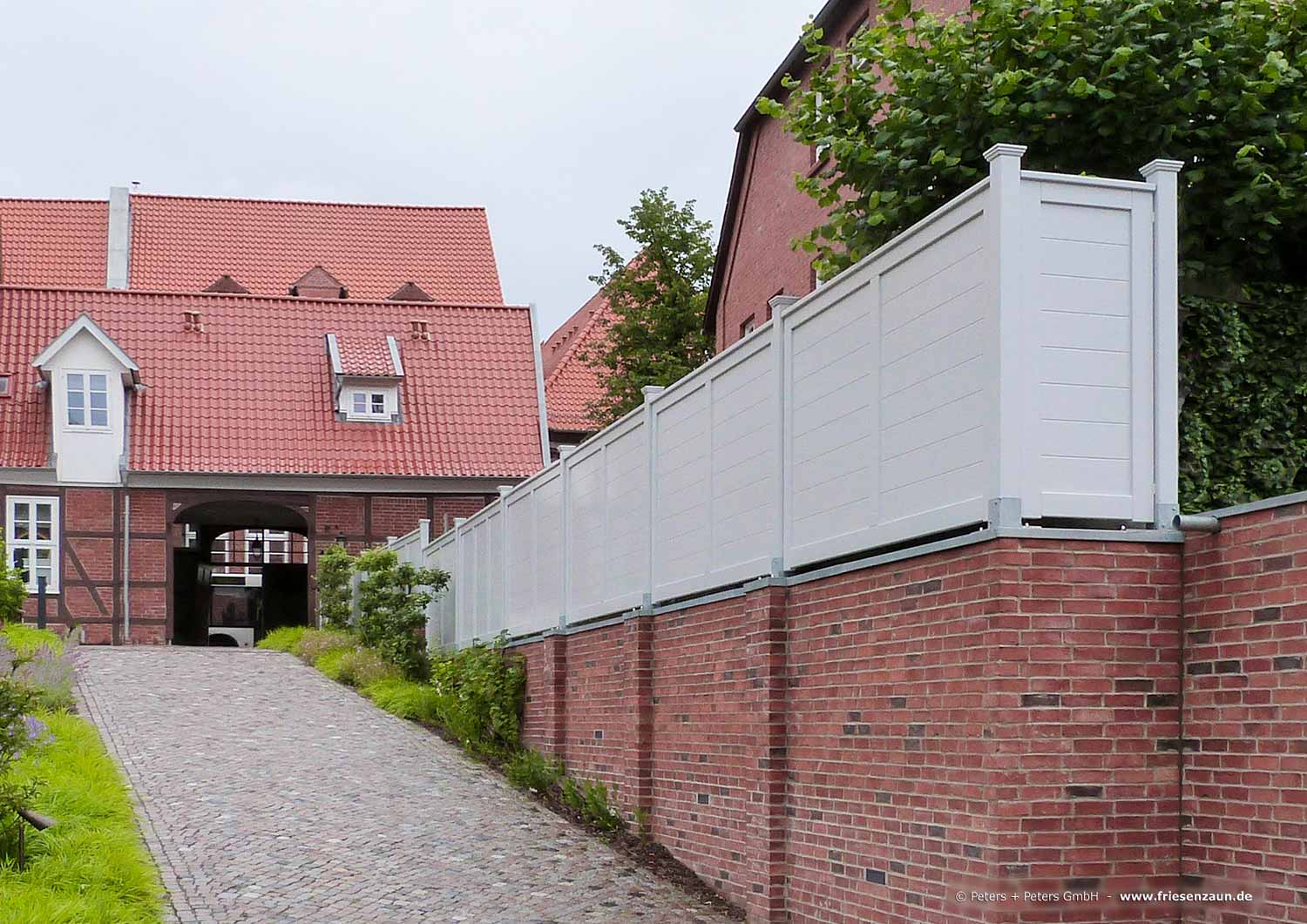 Terrassenzaun - Terrassengeländer weiß lackiert - Premium Tischlerqualität direkt vom Hersteller.