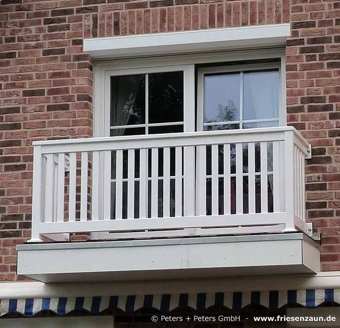 Französisches Balkongeländer - Weißes Balkongeländer aus wertvollem Hartholz - Maßanfertigung mit 25 Jahren Garantie