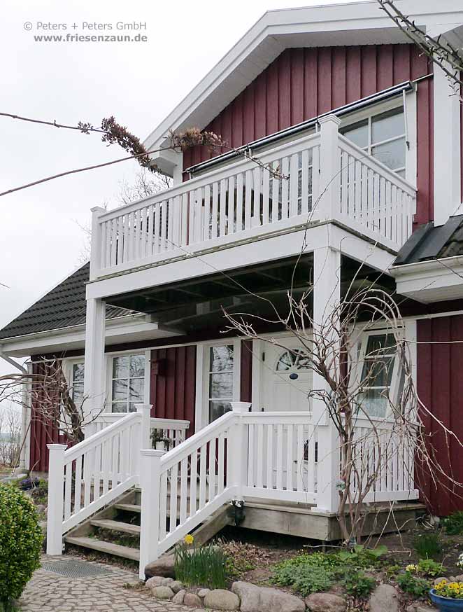 Treppen- und Balkongeländer - Weiße Geländer aus wertvollem Hartholz - Maßanfertigung mit 25 Jahren Garantie.