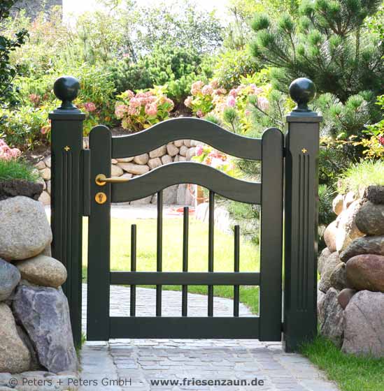 Individuelle Gartentor - Holztore aus wertvollem Hartholz - Qualität mit 25 Jahren Garantie.