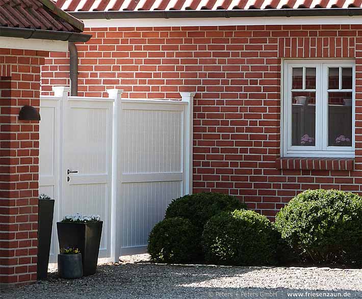 Schützen Sie Ihr Anwesen - Blickdichte Gartentore mit über 200 cm Höhe verhindern ungewollten Zutritt und Einblick.