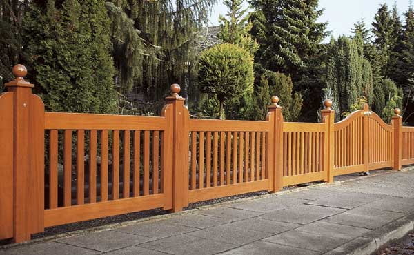 Original Sylter Friesenzaun - Weißer Gartenzaun aus wertvollem ODUM IROKO Hartholz - Anfertigung nach Maß von Peters + Peters