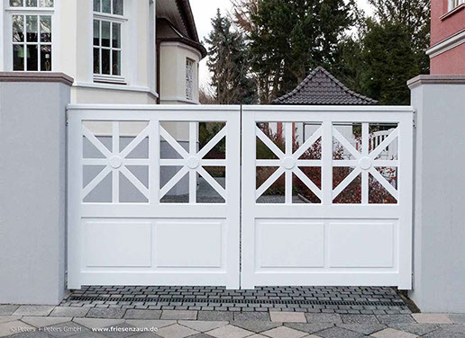 Individuelle Gartentor - Holztore aus wertvollem Hartholz - Qualität mit 25 Jahren Garantie.