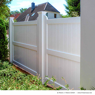 Gartentor BERGSTEDT - Weiße Holztore nach Maß gefertigt - Gartentore in mehr als 200 RAL-Farben.