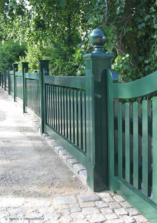 Individuelle Gartentor - Holztore aus wertvollem Hartholz - Qualität mit 25 Jahren Garantie.