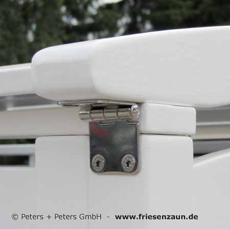 Weiße Mülltonnenverkleidung aus massivem Hartholz - extra starke Scharniere aus rostfreiem Edelstahl.