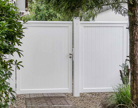 Gartentor BERGSTEDT - Weiße Holztore nach Maß gefertigt - Gartentore in mehr als 200 RAL-Farben.