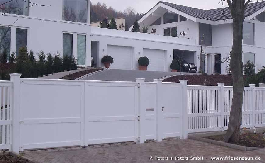 Hartholz Toranlage OHLAND - Weiße Holztore nach Maß gefertigt.