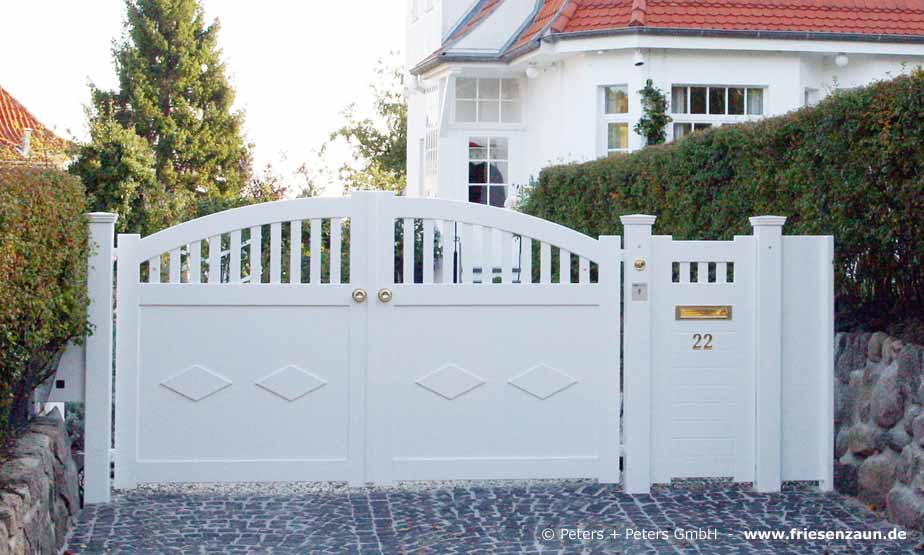Orignal Sylter Friesentor Hoftor Gartentor Einfahrtstor - Weißes Holztor mit 25 Jahren Garantie.